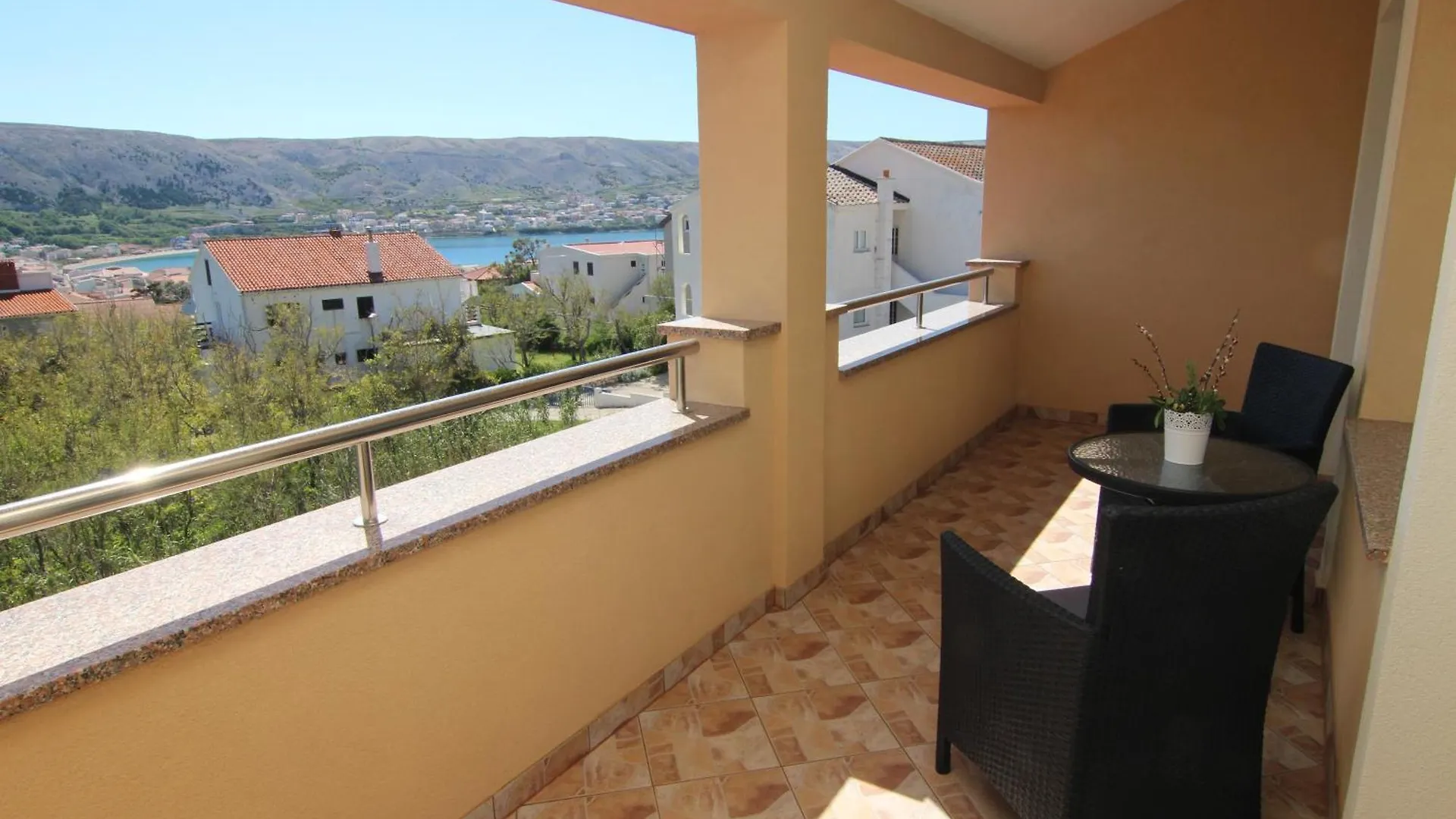 Family Apartments House Damir Pag Town