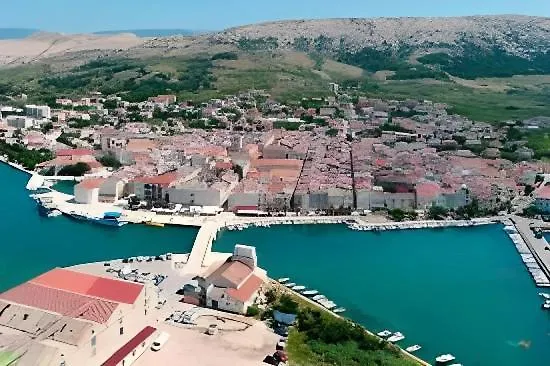 Family Apartments House Damir Pag Town