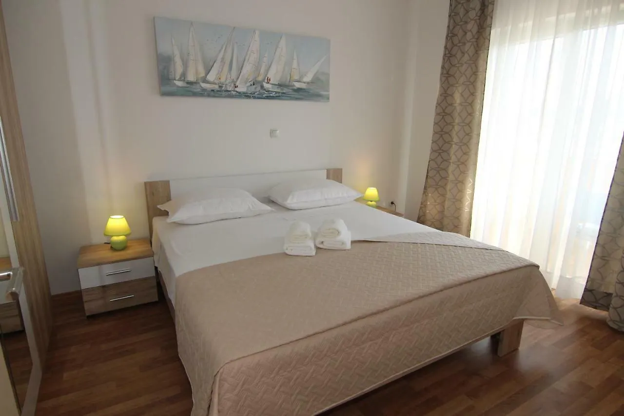 Family Apartments House Damir Pag Town Croazia