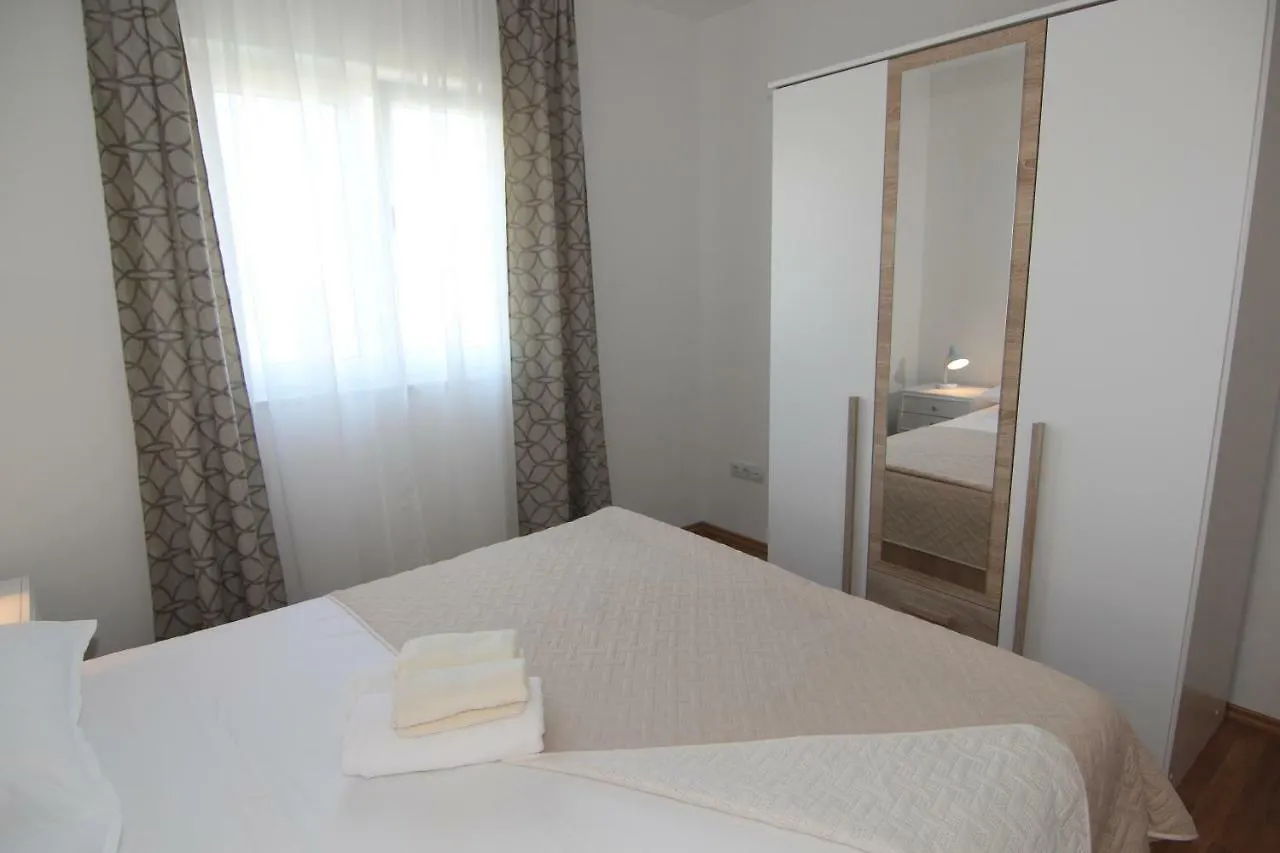 Family Apartments House Damir Pag Town Croazia