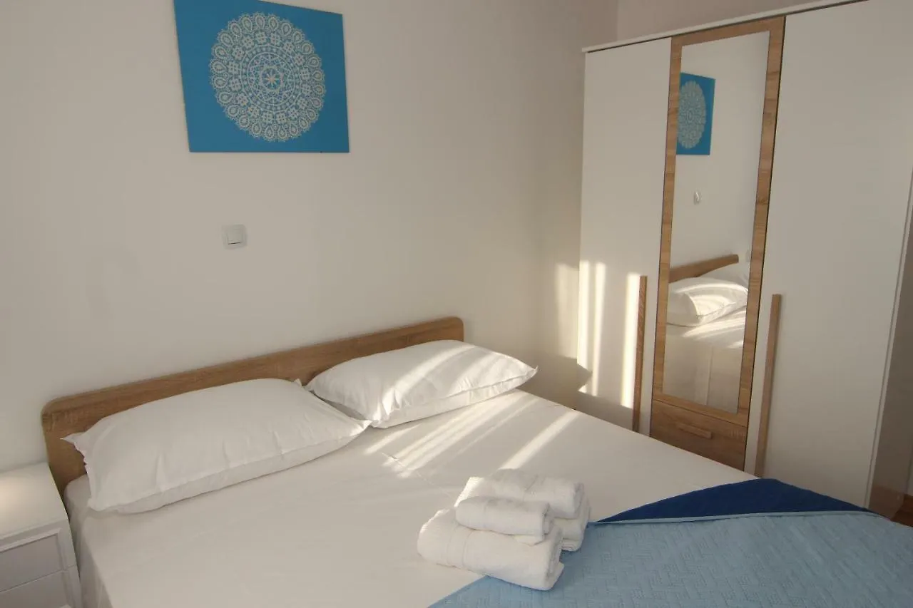 Family Apartments House Damir Pag Town
