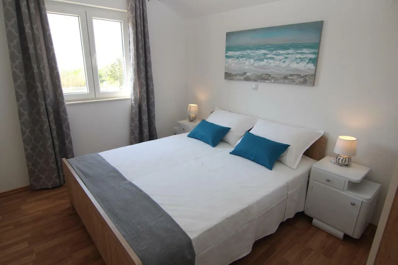 Family Apartments House Damir Pag Town