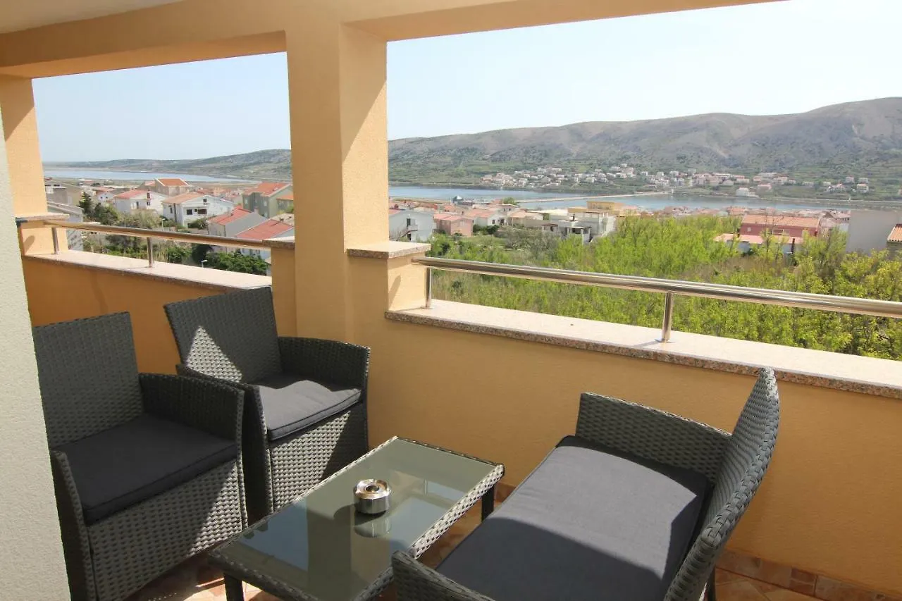 Family Apartments House Damir Pag Town