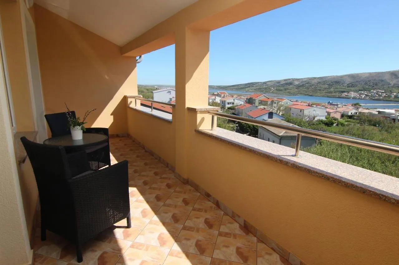 Family Apartments House Damir Pag Town